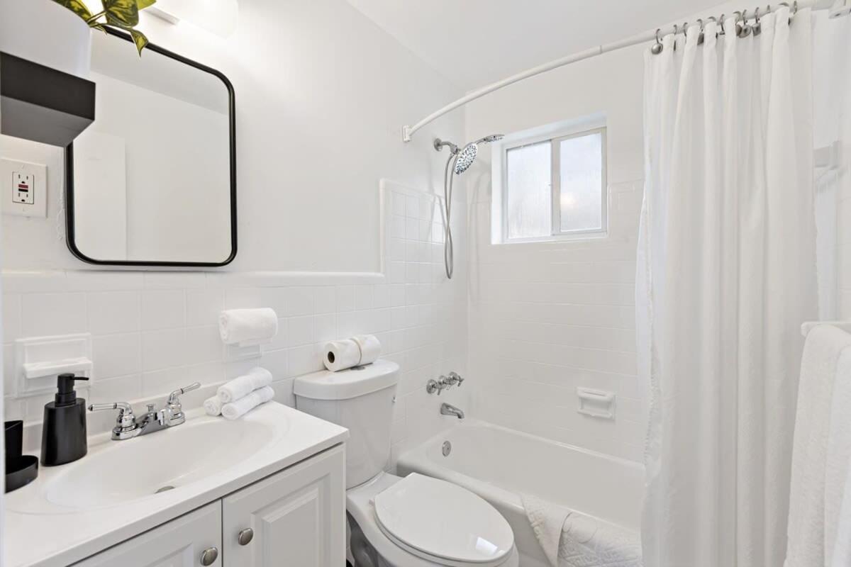 Lovely Rental Unit With Free Parking On Premises 포트 로더데일 외부 사진